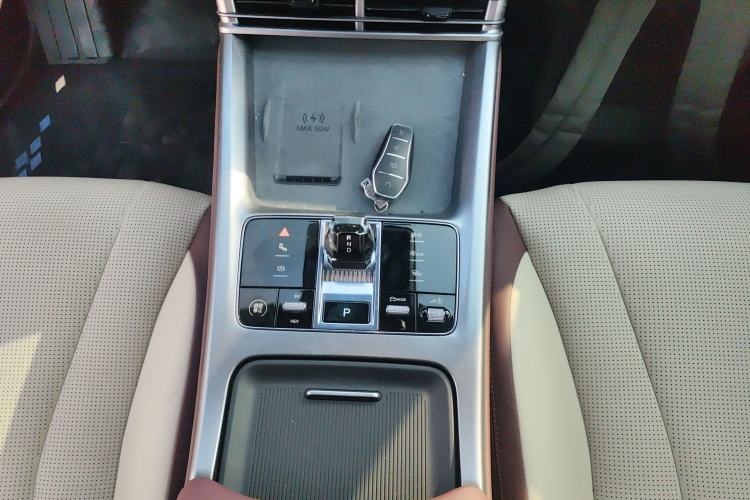 Used BYD Seal 07 DM-i 2025 DM-i 1.5L 125km Luxury Model Gear Lever