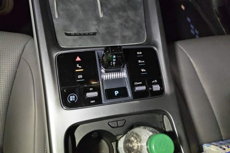Used BYD Seal 07 DM-i 2025 DM-i 1.5L 125km Luxury Model Gear Lever