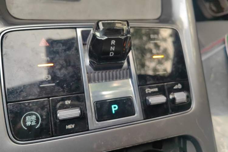 Used BYD Seal 07 DM-i 2025 DM-i 1.5L 125km Luxury Model Gear Lever