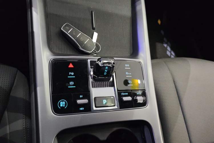 Used BYD Seal 07 DM-i 2025 Intelligent Driving Version DM-i 1.5L 125km Elite Edition Gear Lever