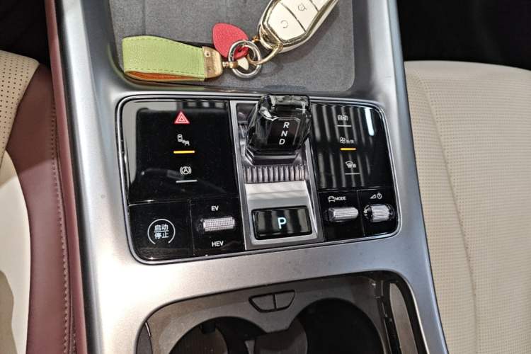 Used BYD Seal 07 DM-i 2025 DM-i 1.5L 125km Luxury Model Gear Lever