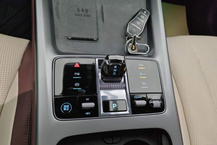Used BYD Seal 07 DM-i 2025 Intelligent Driving Version DM-i 1.5L 125 km Luxury Edition Gear Lever