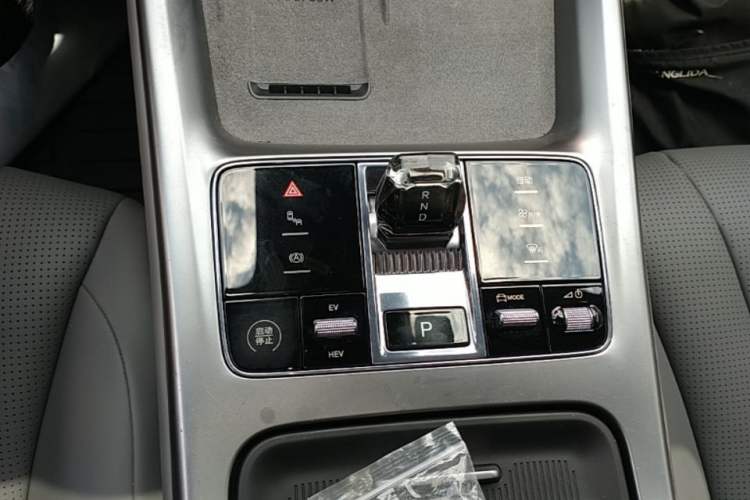 Used BYD Seal 07 DM-i 2025 DM-i 1.5L 125km Luxury Model Gear Lever