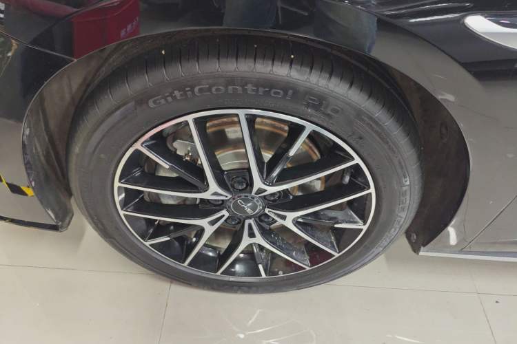 Used BYD Seal 07 DM-i 2025 DM-i 1.5L 125km Luxury Model Left Front Wheel Hub