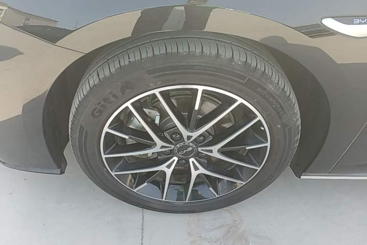 Used BYD Seal 07 DM-i 2025 DM-i 1.5L 125km Elite Model Left Front Wheel Hub
