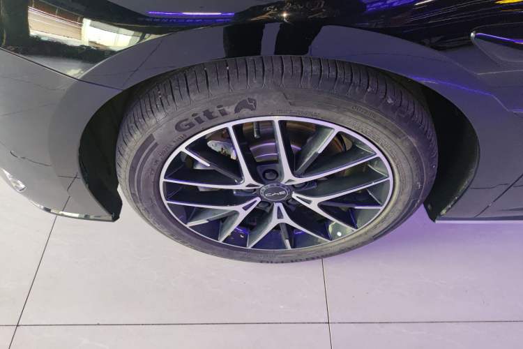 Used BYD Seal 07 DM-i 2025 Intelligent Driving Version DM-i 1.5L 125km Elite Edition Left Front Wheel Hub