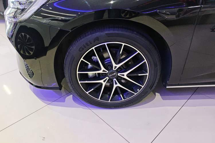 Used BYD Seal 07 DM-i 2025 Intelligent Driving Version DM-i 1.5L 125km Elite Edition Left Front Wheel Hub