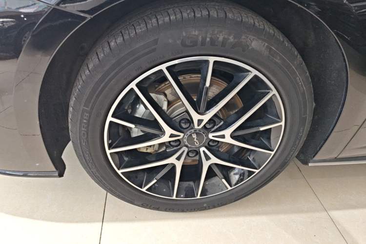 Used BYD Seal 07 DM-i 2025 DM-i 1.5L 125km Luxury Model Left Front Wheel Hub
