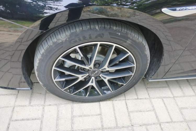Used BYD Seal 07 DM-i 2025 DM-i 1.5L 125km Luxury Model Left Front Wheel Hub