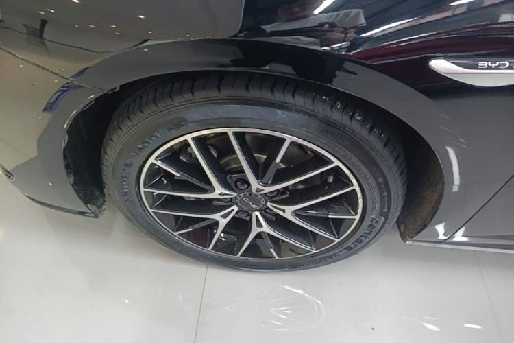 Used BYD Seal 07 DM-i 2025 DM-i 1.5L 125km Luxury Model Left Front Wheel Hub