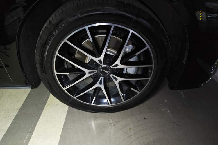 Used BYD Seal 07 DM-i 2025 DM-i 1.5L 125km Luxury Model Right Front Wheel Hub