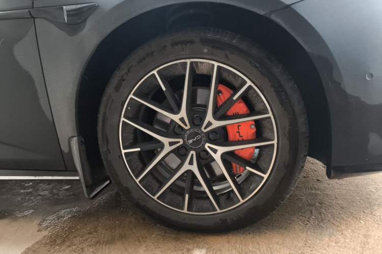Used BYD Seal 07 DM-i 2025 Intelligent Driving Version DM-i 1.5T 125 km Range Flagship Edition Right Front Wheel Hub