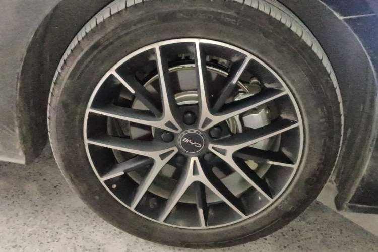 Used BYD Seal 07 DM-i 2025 DM-i 1.5L 125km Prestige Model Right Front Wheel Hub