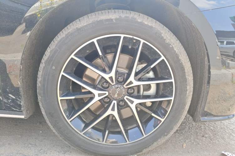 Used BYD Seal 07 DM-i 2025 DM-i 1.5L 125km Luxury Model Right Front Wheel Hub