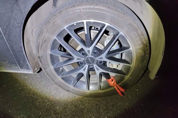 Used BYD Seal 07 DM-i 2025 DM-i 1.5L 125km Luxury Model Right Front Wheel Hub