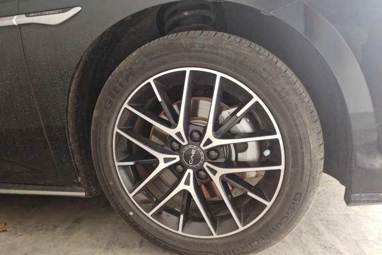 Used BYD Seal 07 DM-i 2025 DM-i 1.5L 125km Prestige Model Right Front Wheel Hub
