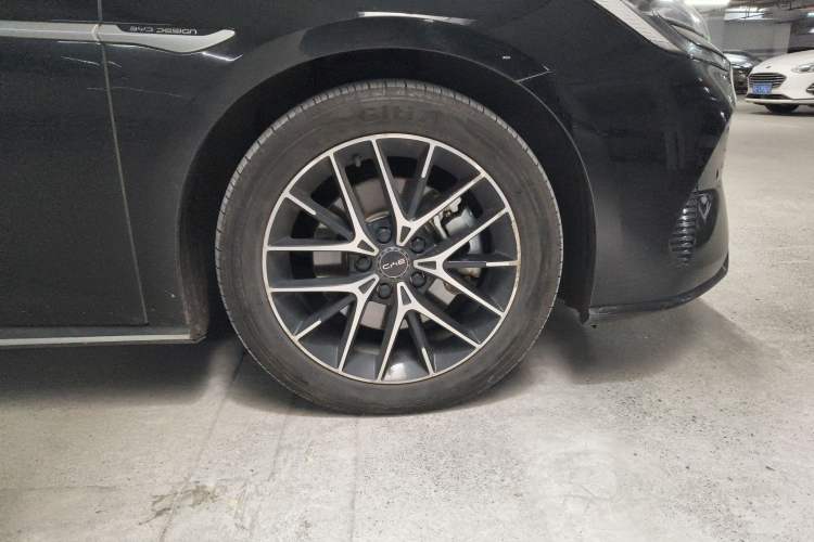 Used BYD Seal 07 DM-i 2025 DM-i 1.5L 125km Luxury Model Right Front Wheel Hub