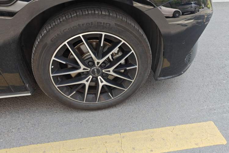 Used BYD Seal 07 DM-i 2025 Intelligent Driving Version DM-i 1.5L 125km Elite Edition Right Front Wheel Hub