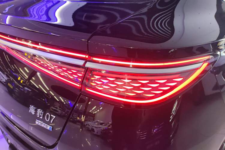 Used BYD Seal 07 DM-i 2025 Intelligent Driving Version DM-i 1.5L 125km Elite Edition Right Rear Taillight