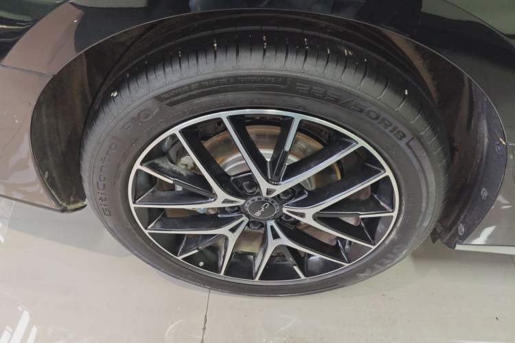 Used BYD Seal 07 DM-i 2025 DM-i 1.5L 125km Luxury Model Right Rear Wheel Hub