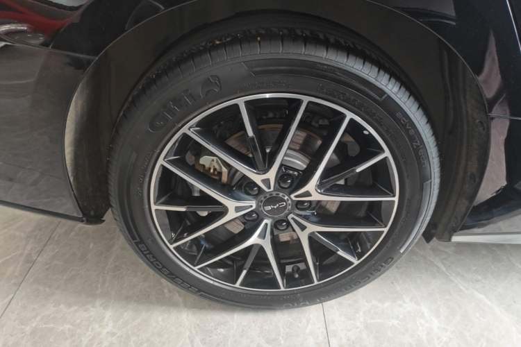 Used BYD Seal 07 DM-i 2025 DM-i 1.5L 125km Elite Model Right Rear Wheel Hub