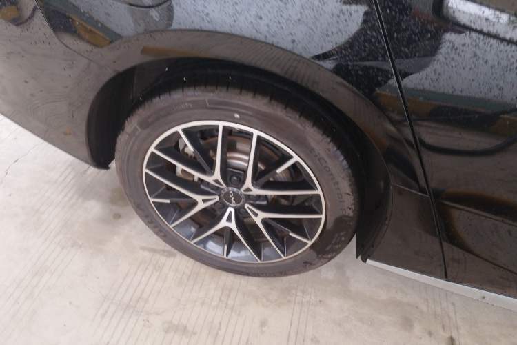 Used BYD Seal 07 DM-i 2025 DM-i 1.5L 125km Luxury Model Right Rear Wheel Hub