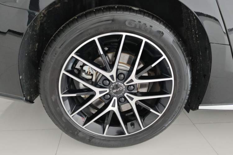 Used BYD Seal 07 DM-i 2025 Intelligent Driving Version DM-i 1.5L 125 km Luxury Edition Right Rear Wheel Hub