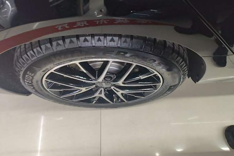 Used BYD Seal 07 DM-i 2025 DM-i 1.5L 125km Prestige Model Right Rear Wheel Hub