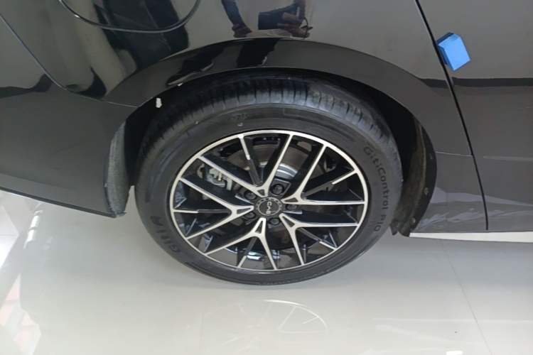Used BYD Seal 07 DM-i 2025 DM-i 1.5L 125km Luxury Model Right Rear Wheel Hub
