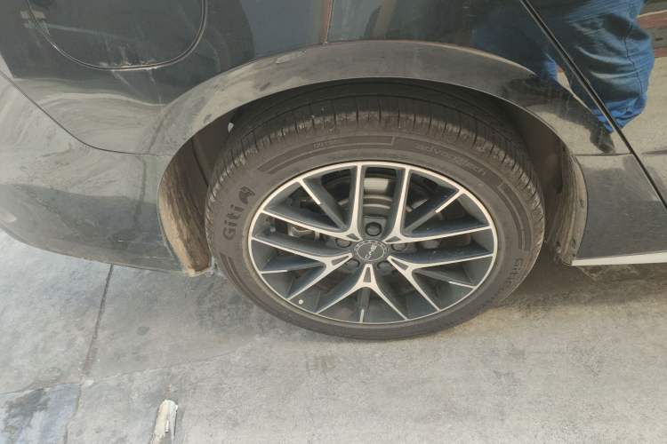 Used BYD Seal 07 DM-i 2025 DM-i 1.5L 125km Prestige Model Right Rear Wheel Hub