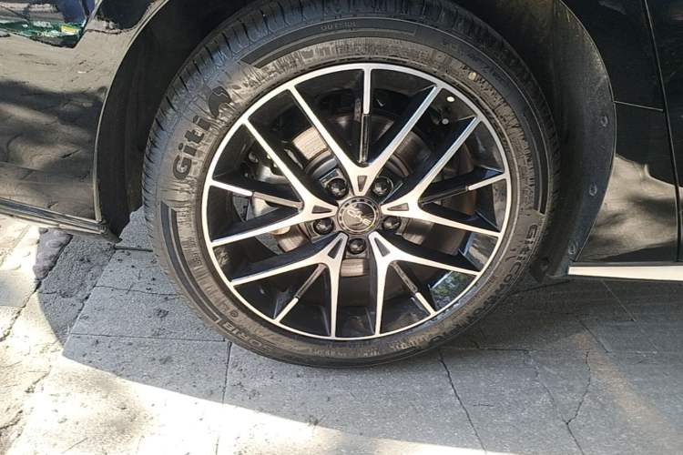 Used BYD Seal 07 DM-i 2025 DM-i 1.5L 125km Luxury Model Right Rear Wheel Hub