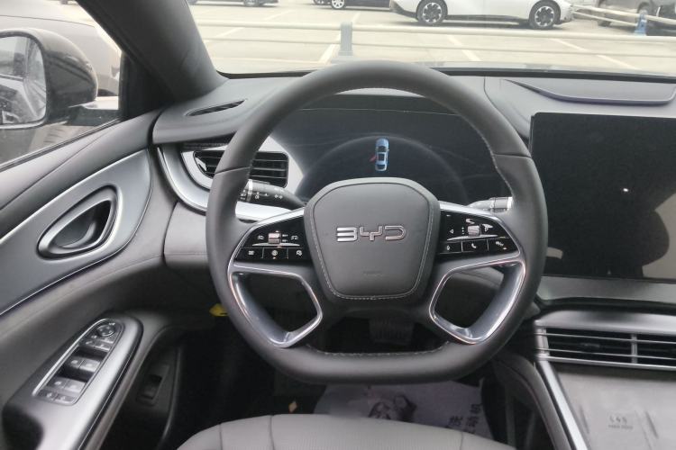 Used BYD Seal 07 DM-i 2025 DM-i 1.5L 125km Luxury Model Steering Wheel