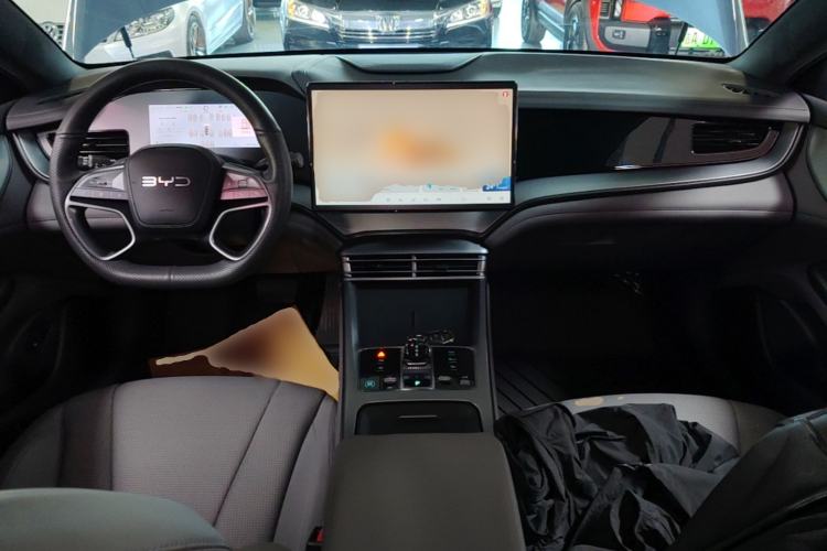 Used BYD Seal 07 DM-i 2025 Intelligent Driving Version DM-i 1.5L 125km Elite Edition Center Console