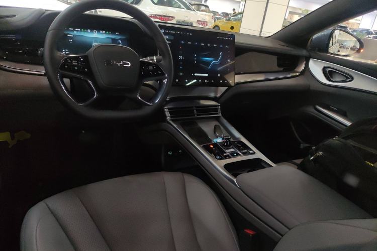 Used BYD Seal 07 DM-i 2025 DM-i 1.5L 125km Prestige Model Center Console