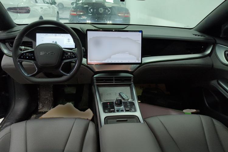 Used BYD Seal 07 DM-i 2025 DM-i 1.5L 125km Luxury Model Center Console