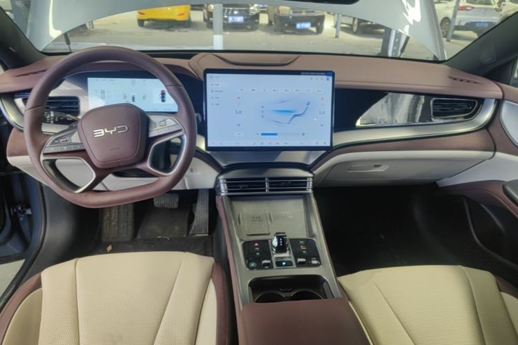 Used BYD Seal 07 DM-i 2025 Intelligent Driving Version DM-i 1.5L 125 km Prestige Edition Center Console