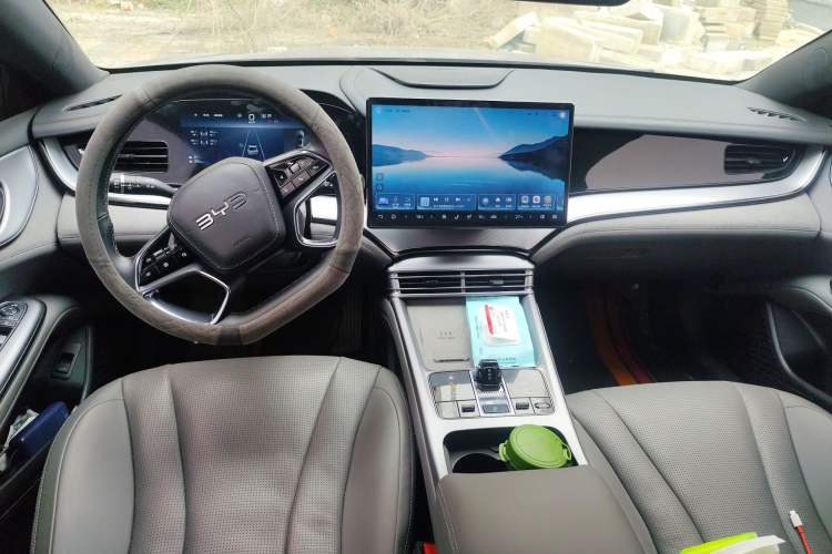 Used BYD Seal 07 DM-i 2025 DM-i 1.5L 125km Luxury Model Center Console
