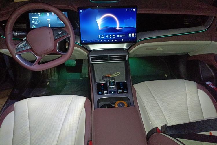 Used BYD Seal 07 DM-i 2025 Intelligent Driving Version DM-i 1.5L 125 km Luxury Edition Center Console