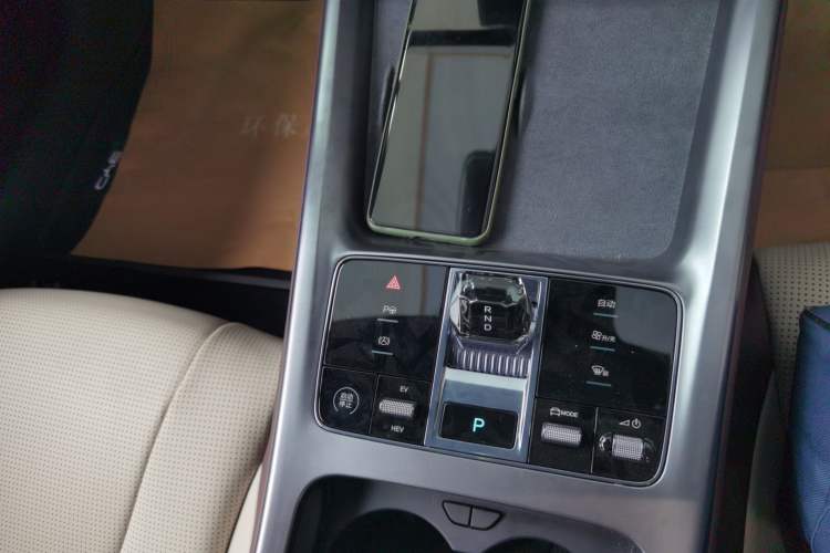Used BYD Seal 07 DM-i 2025 Intelligent Driving Version DM-i 1.5L 125 km Prestige Edition Gear Lever