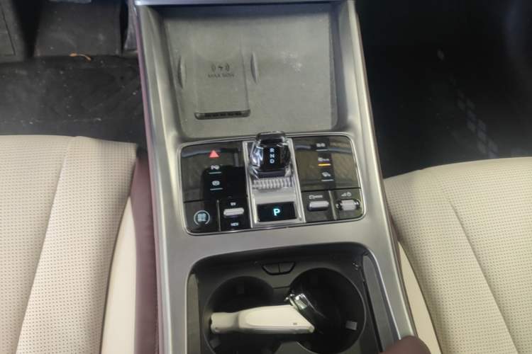 Used BYD Seal 07 DM-i 2025 Intelligent Driving Version DM-i 1.5L 125 km Prestige Edition Gear Lever