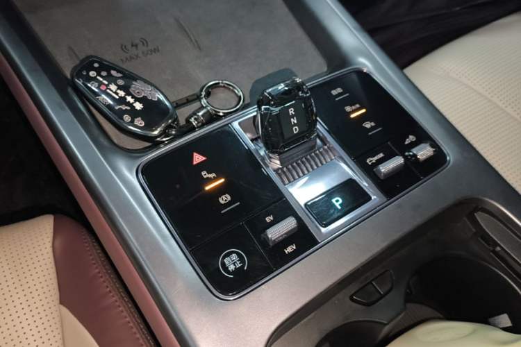 Used BYD Seal 07 DM-i 2025 DM-i 1.5L 125km Luxury Model Gear Lever