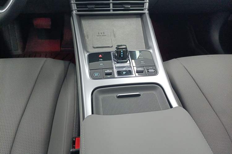 Used BYD Seal 07 DM-i 2025 Intelligent Driving Version DM-i 1.5L 125 km Prestige Edition Gear Lever