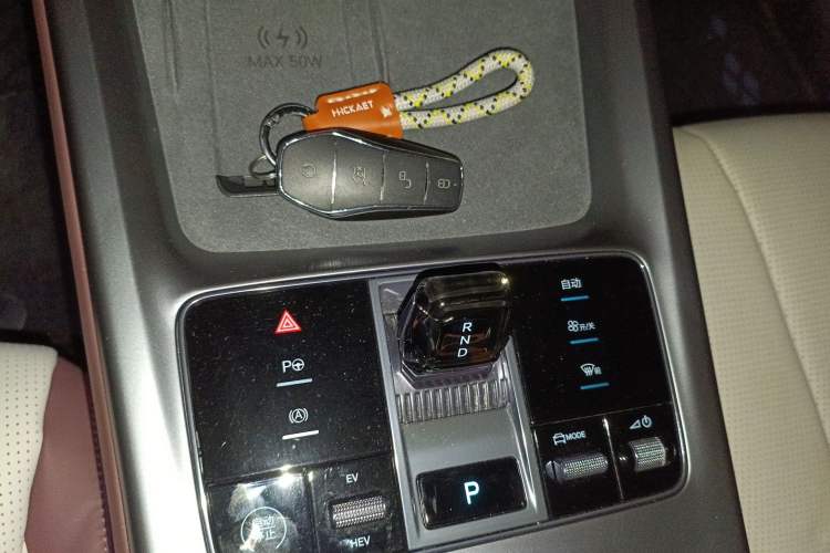 Used BYD Seal 07 DM-i 2025 Intelligent Driving Version DM-i 1.5L 125 km Luxury Edition Gear Lever