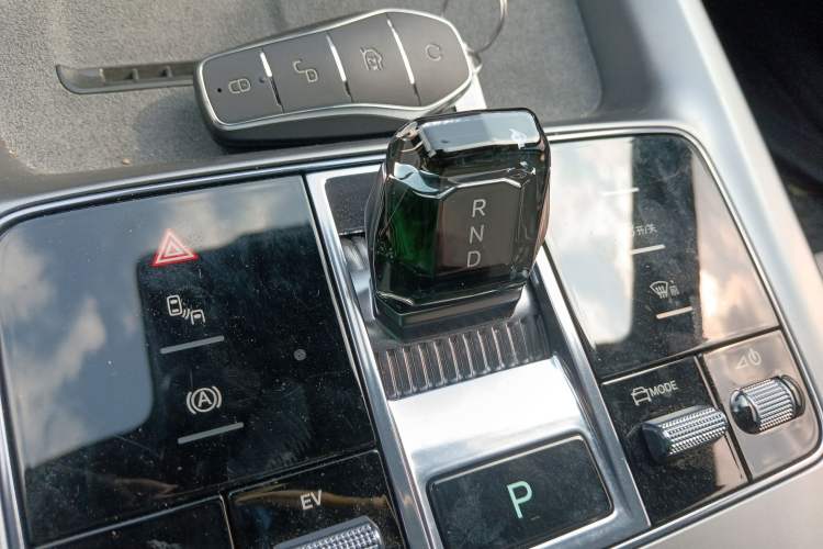 Used BYD Seal 07 DM-i 2025 DM-i 1.5L 125km Luxury Model Gear Lever
