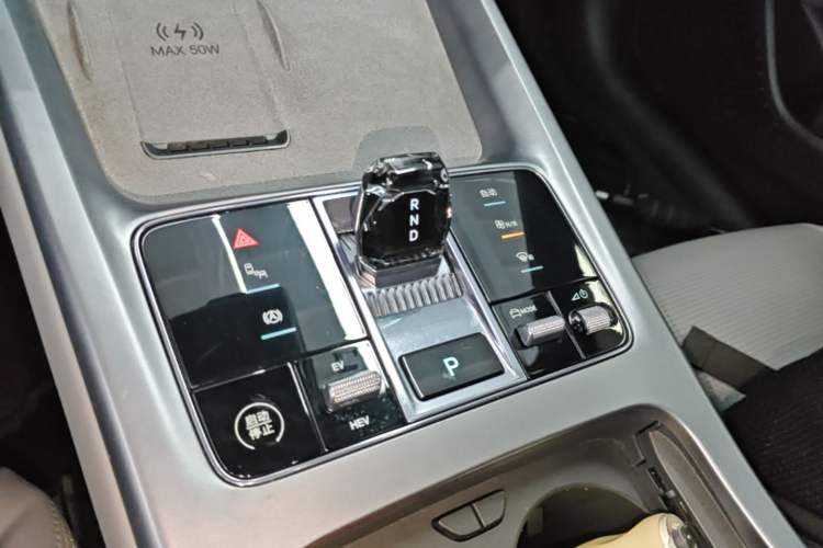 Used BYD Seal 07 DM-i 2025 DM-i 1.5L 125km Luxury Model Gear Lever