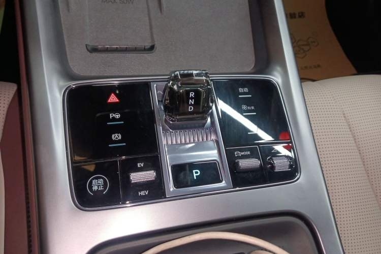 Used BYD Seal 07 DM-i 2025 Intelligent Driving Version DM-i 1.5L 125 km Prestige Edition Gear Lever