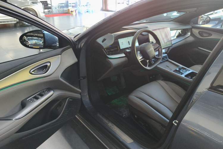 Used BYD Seal 07 DM-i 2025 Intelligent Driving Version DM-i 1.5L 125 km Prestige Edition Interior 3