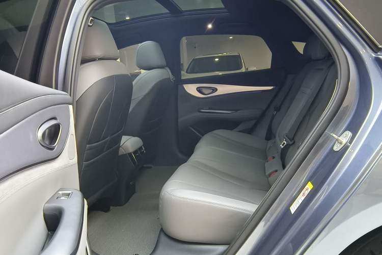 Used BYD Seal 07 DM-i 2025 DM-i 1.5L 125km Luxury Model Interior 4