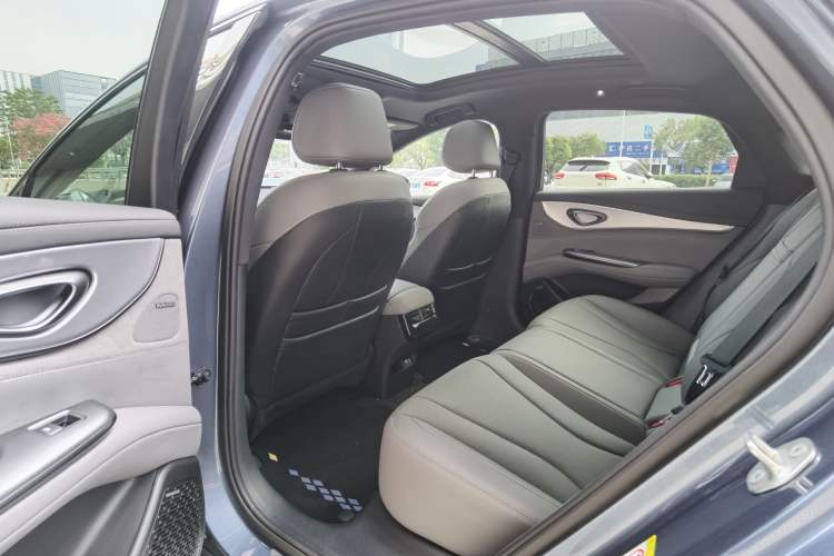 Used BYD Seal 07 DM-i 2025 Intelligent Driving Version DM-i 1.5L 125 km Prestige Edition Interior 4