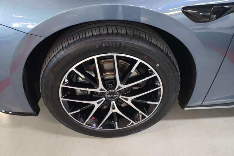 Used BYD Seal 07 DM-i 2025 Intelligent Driving Version DM-i 1.5L 125km Elite Edition Left Front Wheel Hub